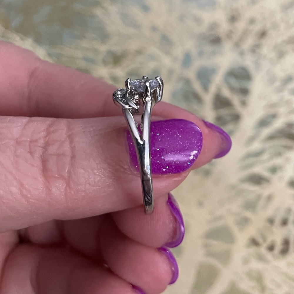 Clear Stone with Angel Wing Detail Ring - Picture 5 of 6